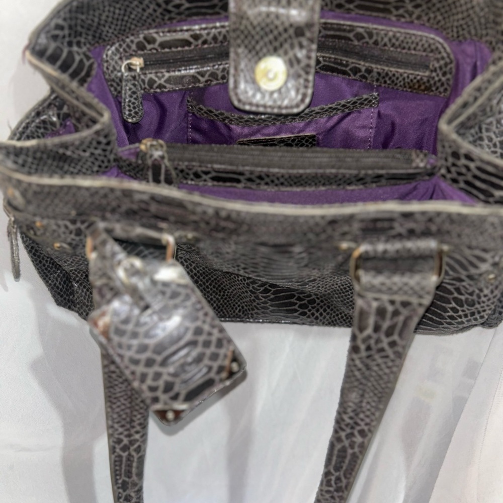 Elegant Gray Crocodile Pattern Handbag